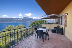 Apartment Erika with Lake view Torri Del Benaco